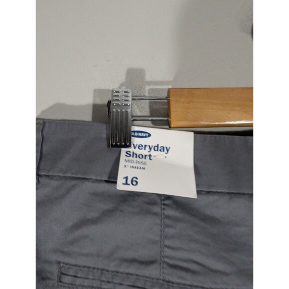 Old Navy Womens Grey Everyday Mid Rise Chino Shorts Sz 16 Casual Preppy Mature - Picture 4 of 8